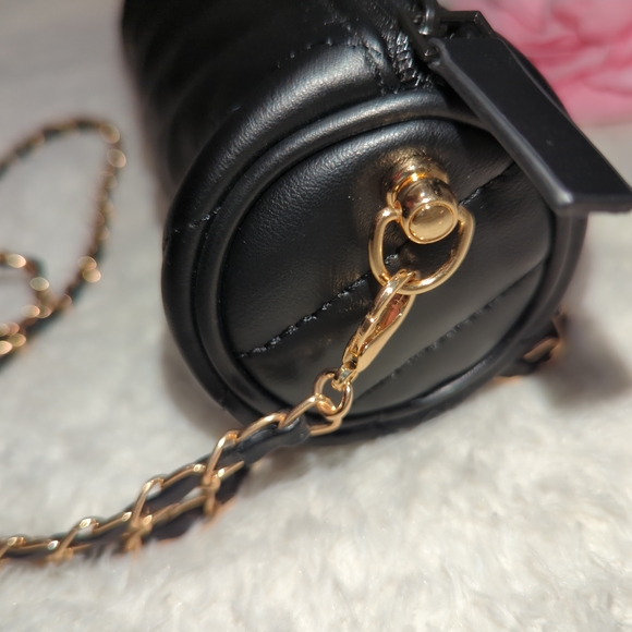 Yves Saint Laurent beaute Black Quilted Barrel Papillon with Gold Chain Upcycled - Picture 6 of 6